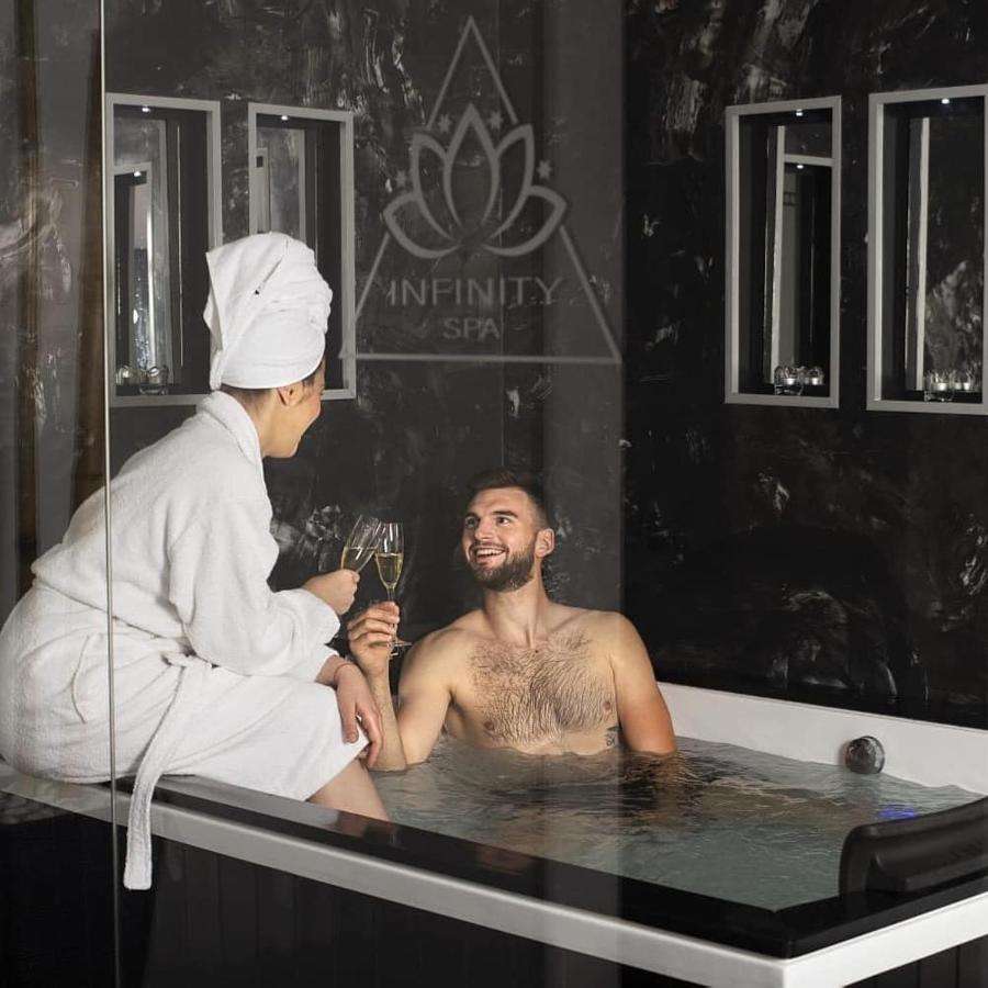 Infinity Spa Ζρένιανιν Εξωτερικό φωτογραφία