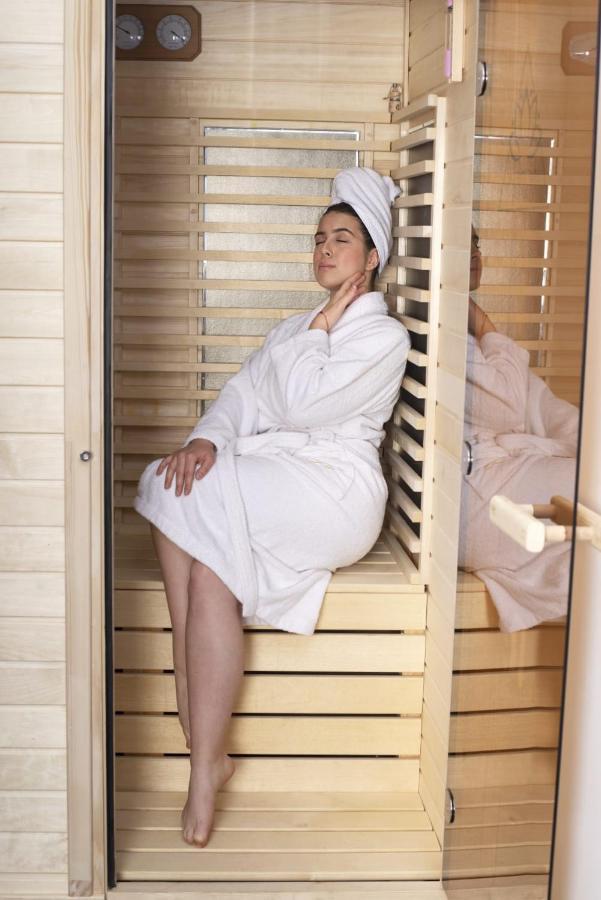 Infinity Spa Ζρένιανιν Εξωτερικό φωτογραφία